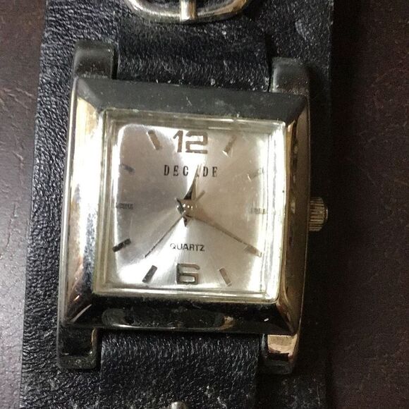 Watch black band with buckles needs battery - Picture 3 of 4